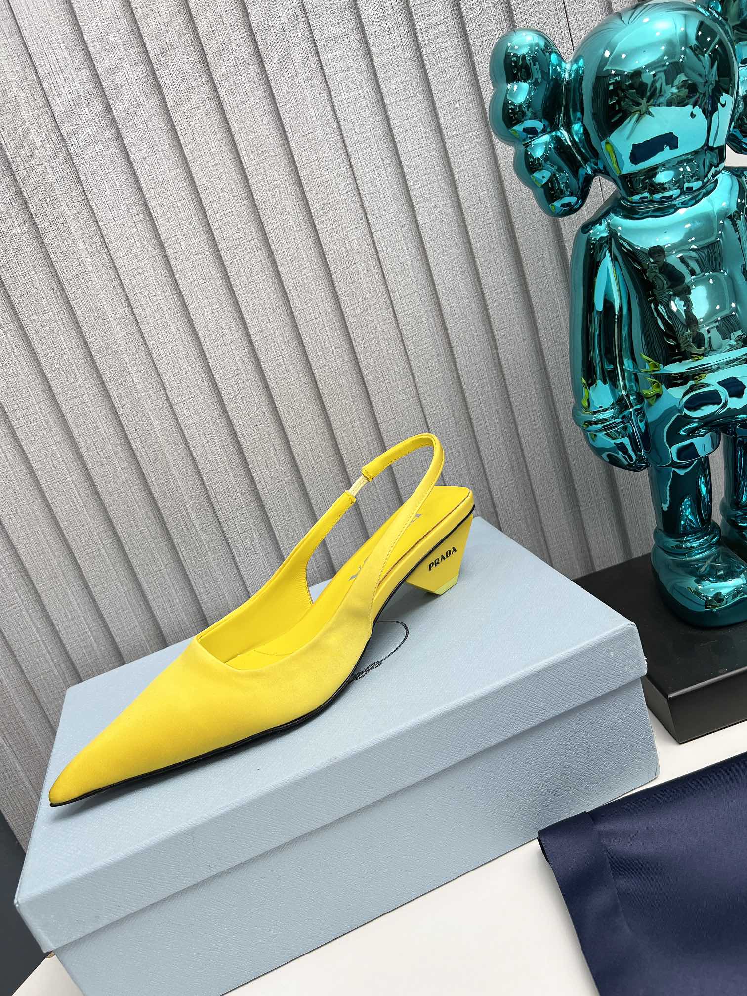 PRADA 26S POINTED TOE SLINGBACK 40MM IN YELLOW SATIN