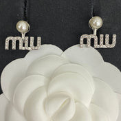 MIUMIU 26S PEARL LOGO DROP EARRINGS WITH CRYSTALS IN SILVER TONE METAL 625655
