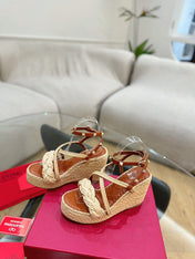 GARAVANI ROCKSTUD WEDGE SANDALS IN BRONZE BROWN CALFSKIN AND BEIGE RAFFIA