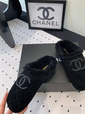 FLAT MULE IN BLACK SUEDE AND LAMB FUR LINING