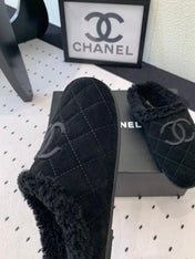 FLAT MULE IN BLACK SUEDE AND LAMB FUR LINING