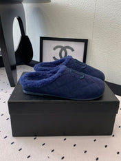 FLAT MULE IN NAVY BLUE SUEDE AND LAMB FUR LINING