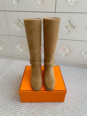 HM 25S TALL BOOTS 50 MM IN BROWN SUEDE WITH GOLD HARDWARE