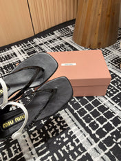 HIGH THONG SANDALS WITH WHITE STRAP IN BLACK GLOSSY LAMBSKIN