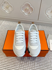 BOUNCING SNEAKER IN WHITE GRAPHIC MESH AND PASTEL GRAY SUEDE