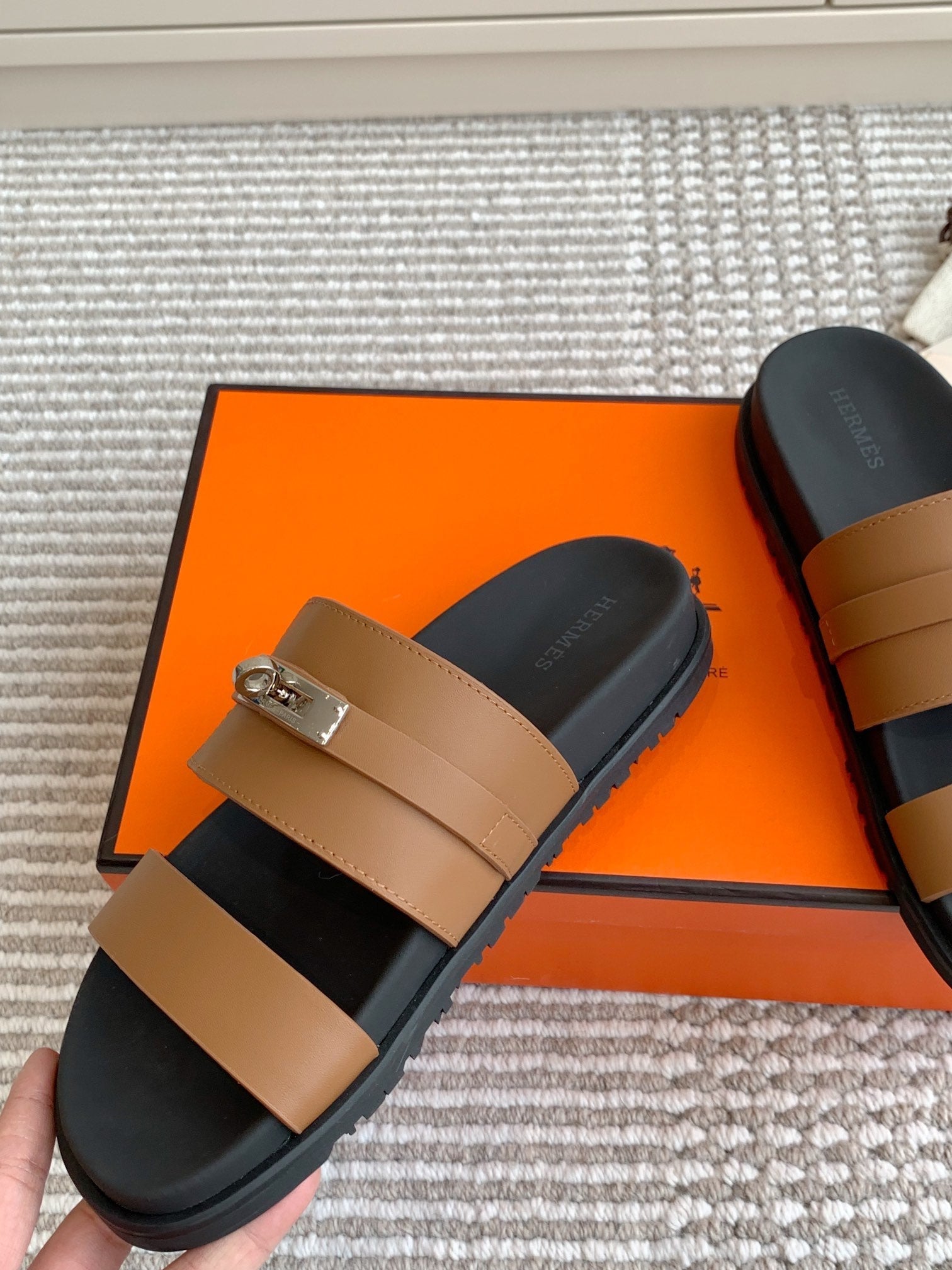 HM 26S KELLY BUCKLE DOUBLE STRAP SANDALS IN BROWN CALFSKIN GOLD HARDWARE