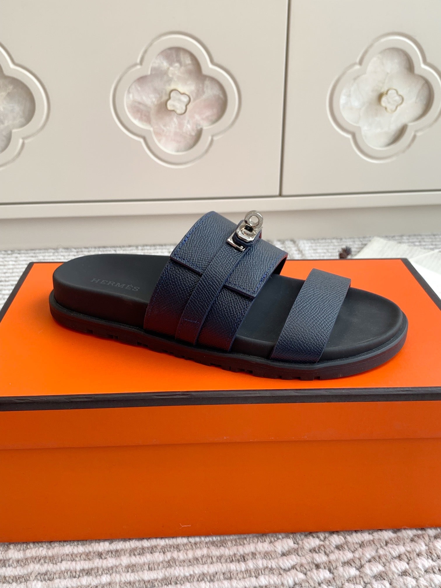HM 26S KELLY BUCKLE DOUBLE STRAP SANDALS IN NAVY BLUE CALFSKIN SILVER HARDWARE