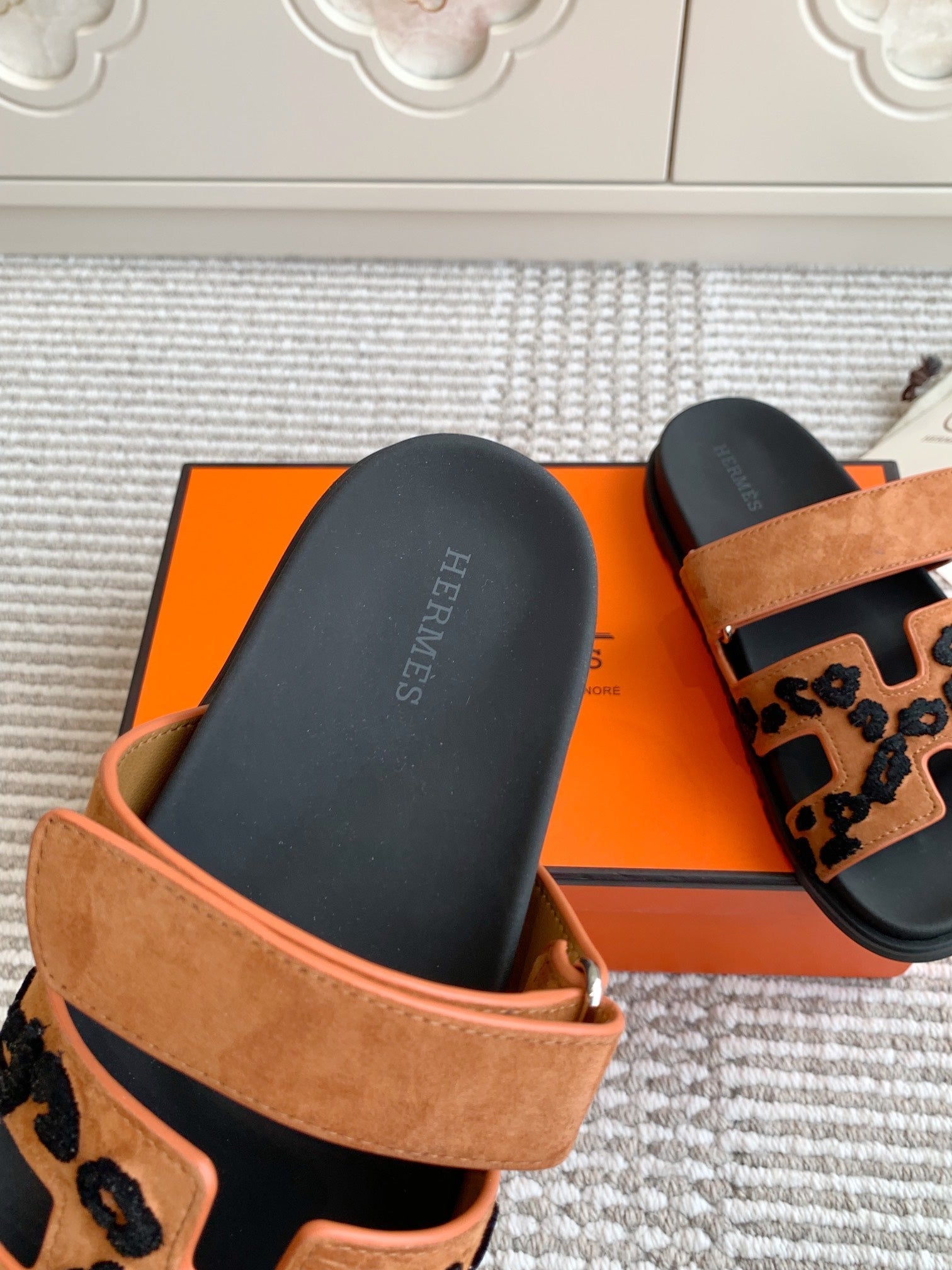 HM 26S CHYPRE SANDALS IN CARAMEL BROWN SUEDE WITH EMBROIDERED PATTERN STRAP
