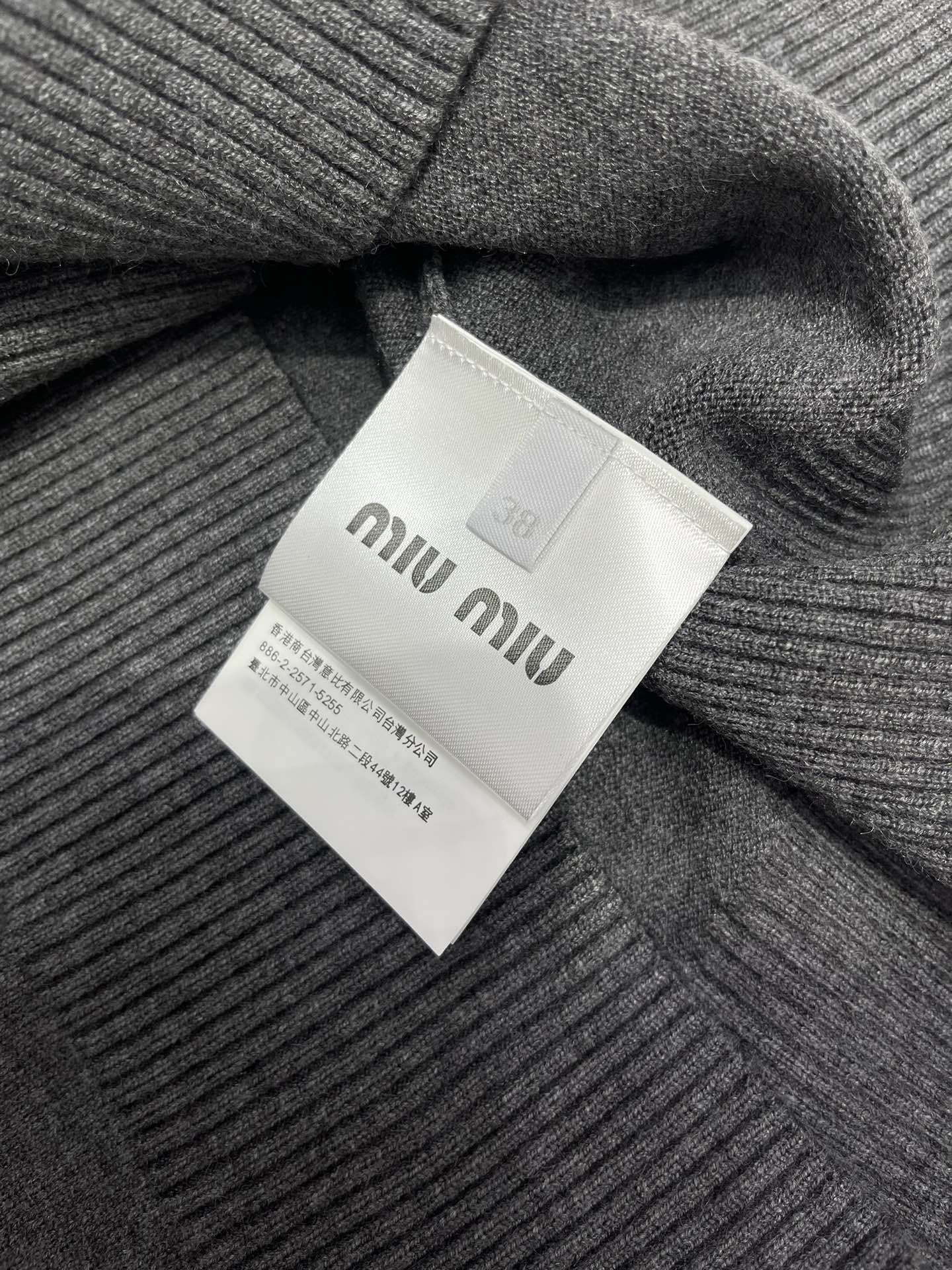 MIUMIU CARDIGAN STYLE 261