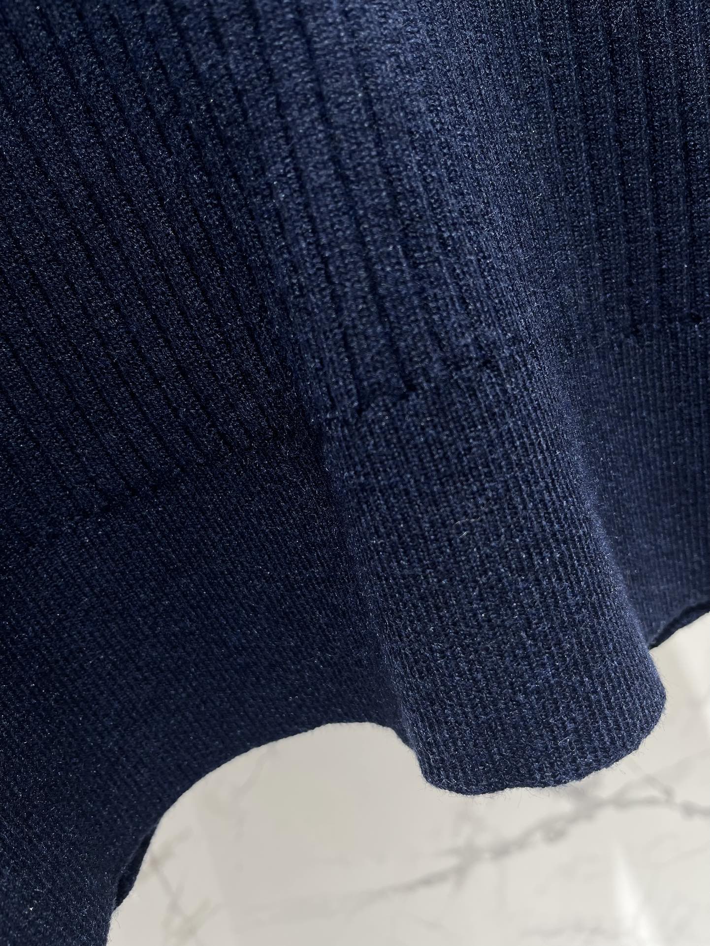 MIUMIU SWEATER STYLE 141