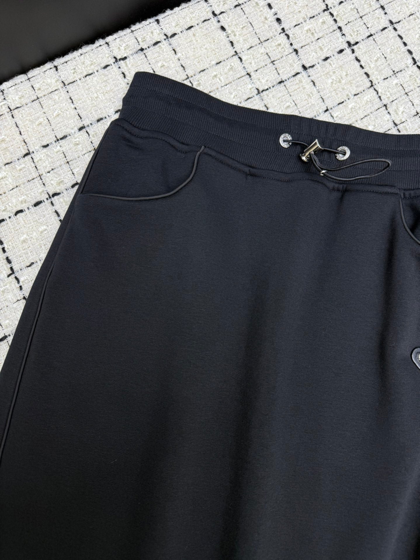 PRADA 26S MIDI SKIRT 607