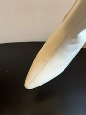 BOTTEGA VENETA 26S POINTED-TOE BOOTS 50 MM IN CREAM WHITE CALFSKIN