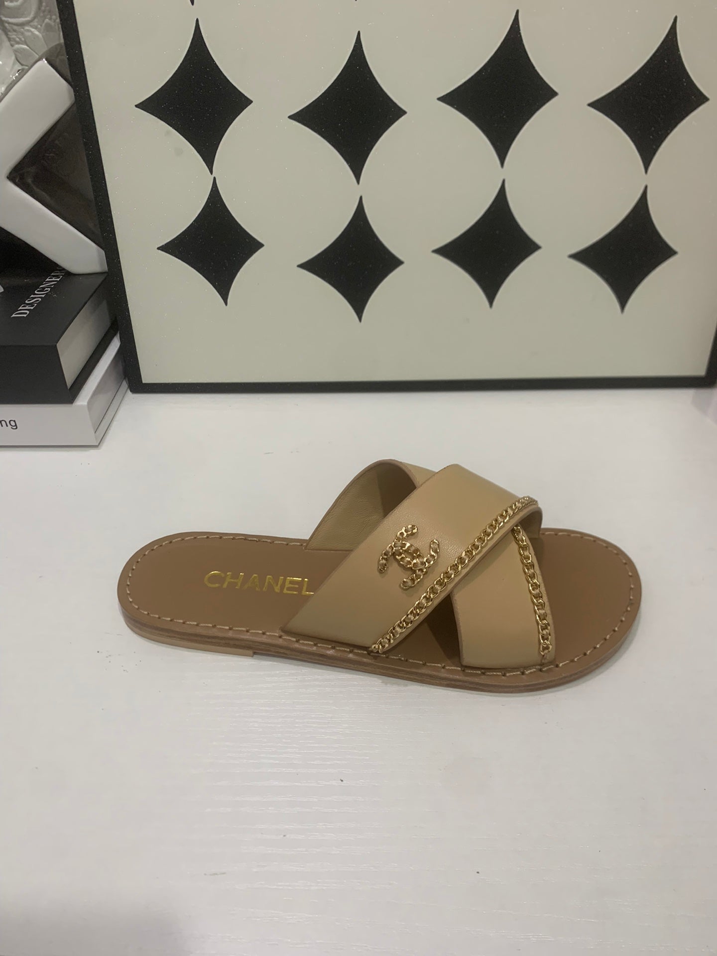 CHANEL 26S SANDALS IN BEIGE CALFSKIN WITH DOUBLE C CHAIN DETAIL