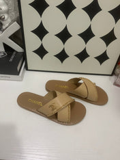 CHANEL 26S SANDALS IN BEIGE CALFSKIN WITH DOUBLE C CHAIN DETAIL