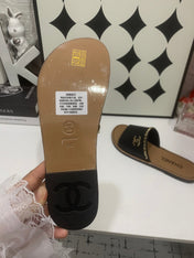 CHANEL 26S SANDALS IN BLACK CALFSKIN GOLD-TONE CHAIN DETAIL
