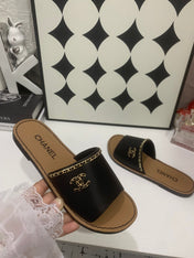 CHANEL 26S SANDALS IN BLACK CALFSKIN GOLD-TONE CHAIN DETAIL