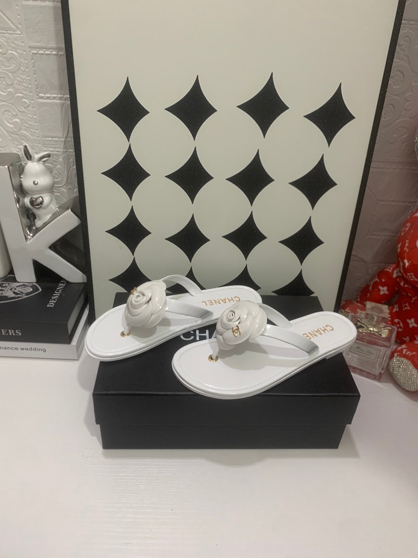 CHANEL 26S THONG SANDALS IN WHITE LAMBSKIN WITH FLORAL