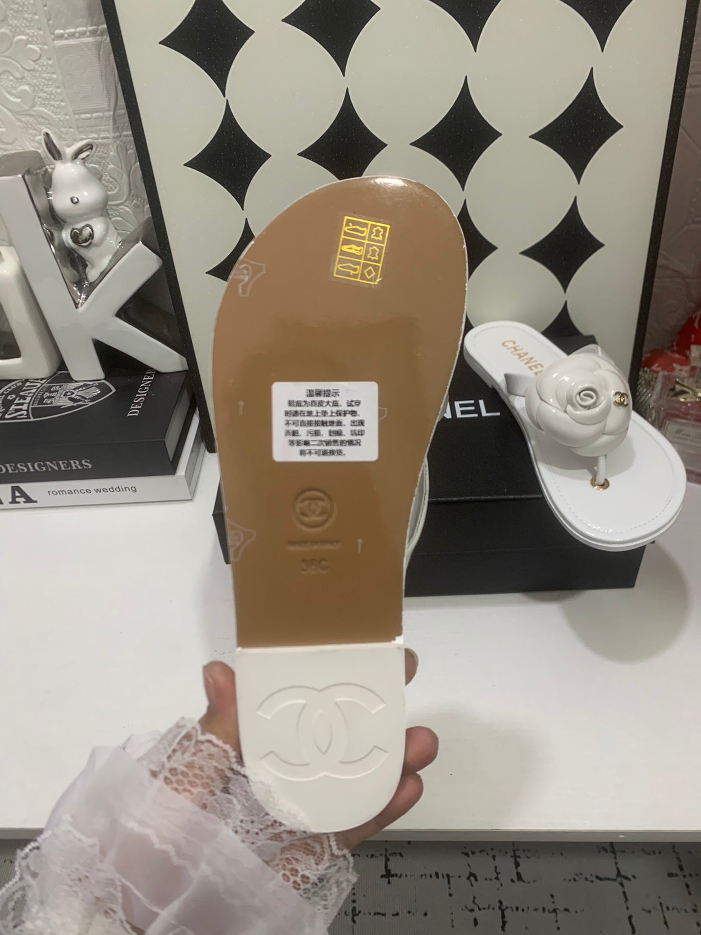 CHANEL 26S SANDALS IN BEIGE CALFSKIN GOLD-TONE CHAIN DETAIL