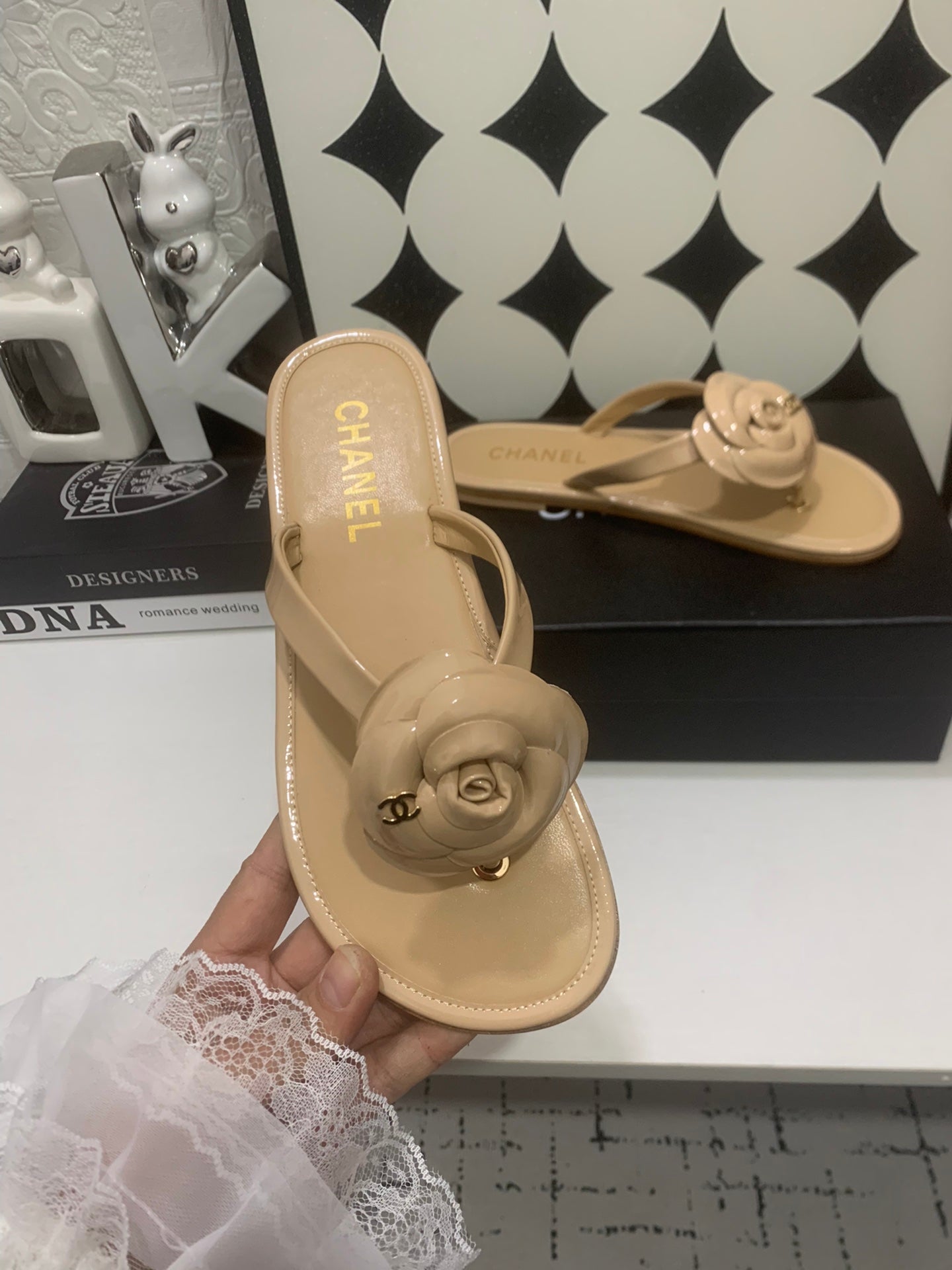 CHANEL 26S THONG SANDALS IN BEIGE LAMBSKIN WITH FLORAL