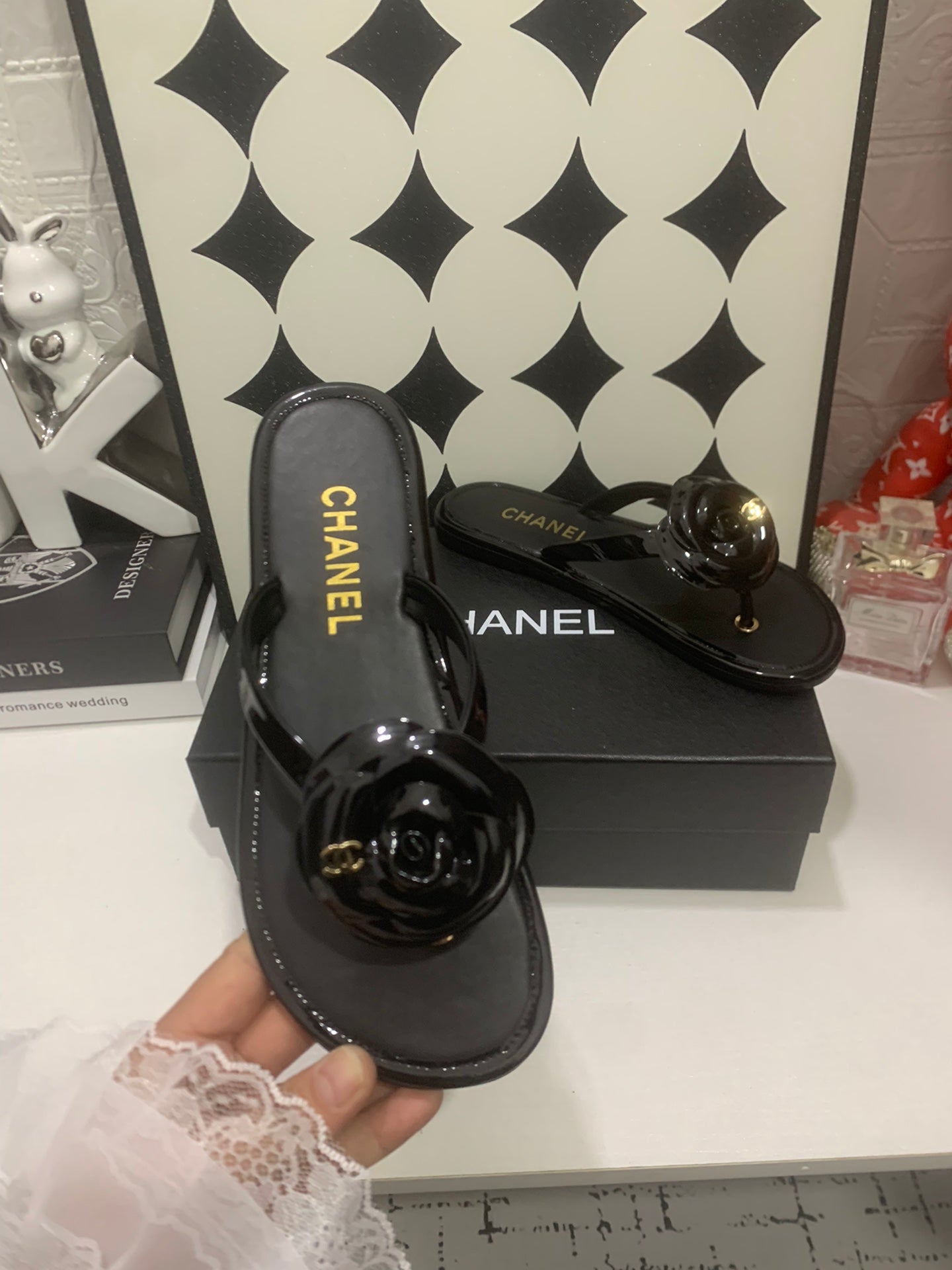 CHANEL 26S THONG SANDALS IN BLACK LAMBSKIN WITH FLORAL