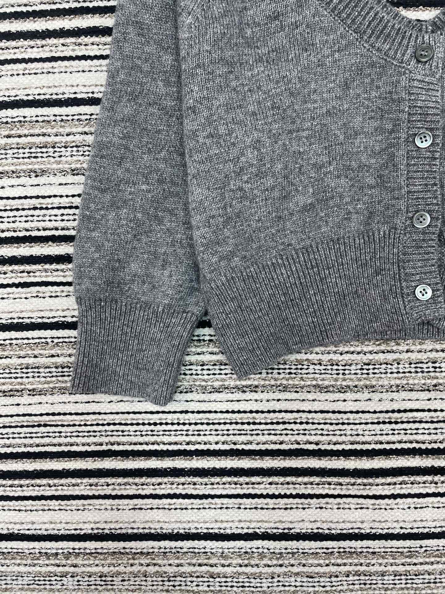 MIUMIU 26S KNIT SHORT SLEEVED T-SHIRT 943
