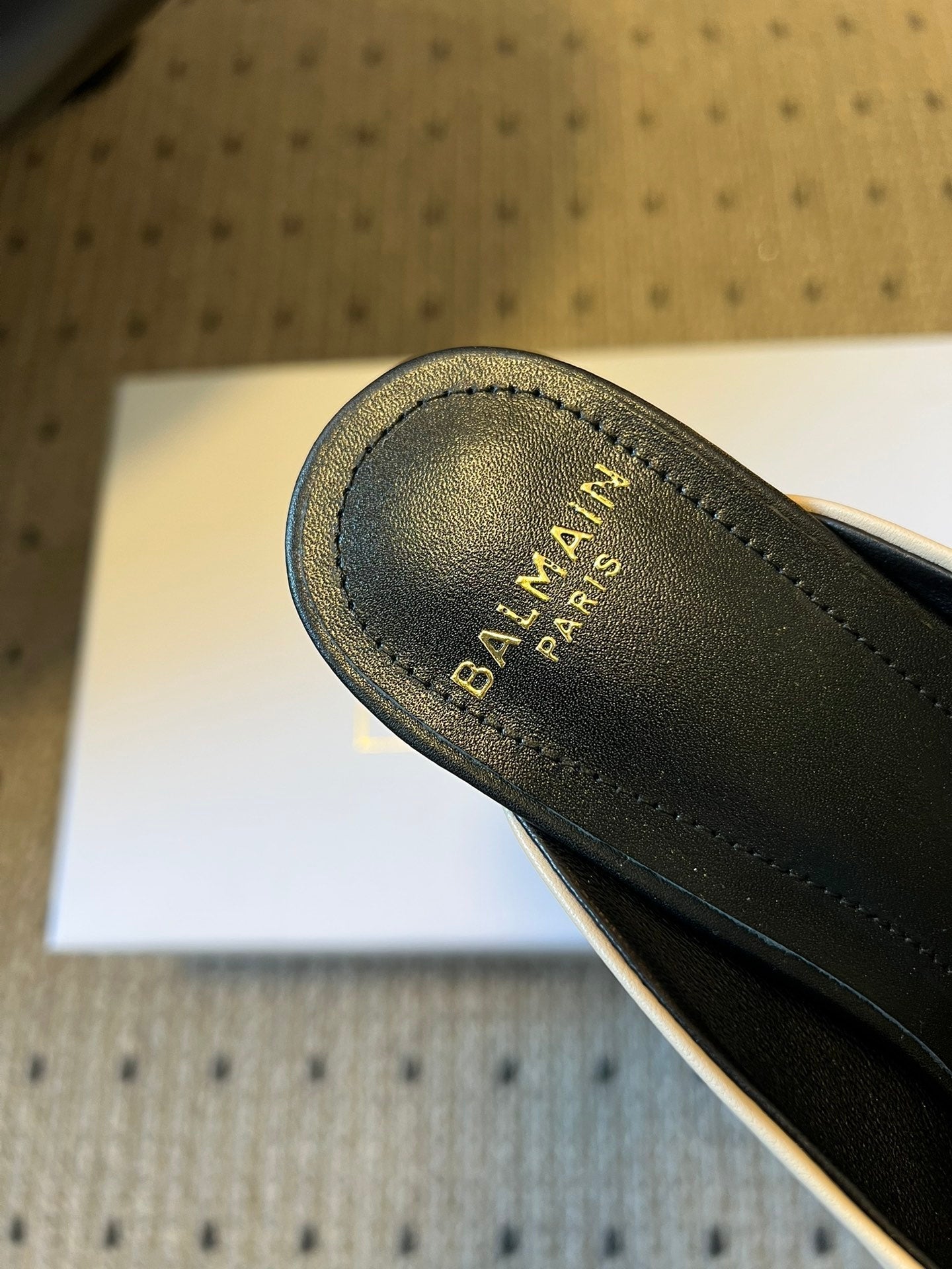 BALMAIN 26S GOLD CHAIN HIGH HEEL MULES 45 MM IN BEIGE CALFSKIN