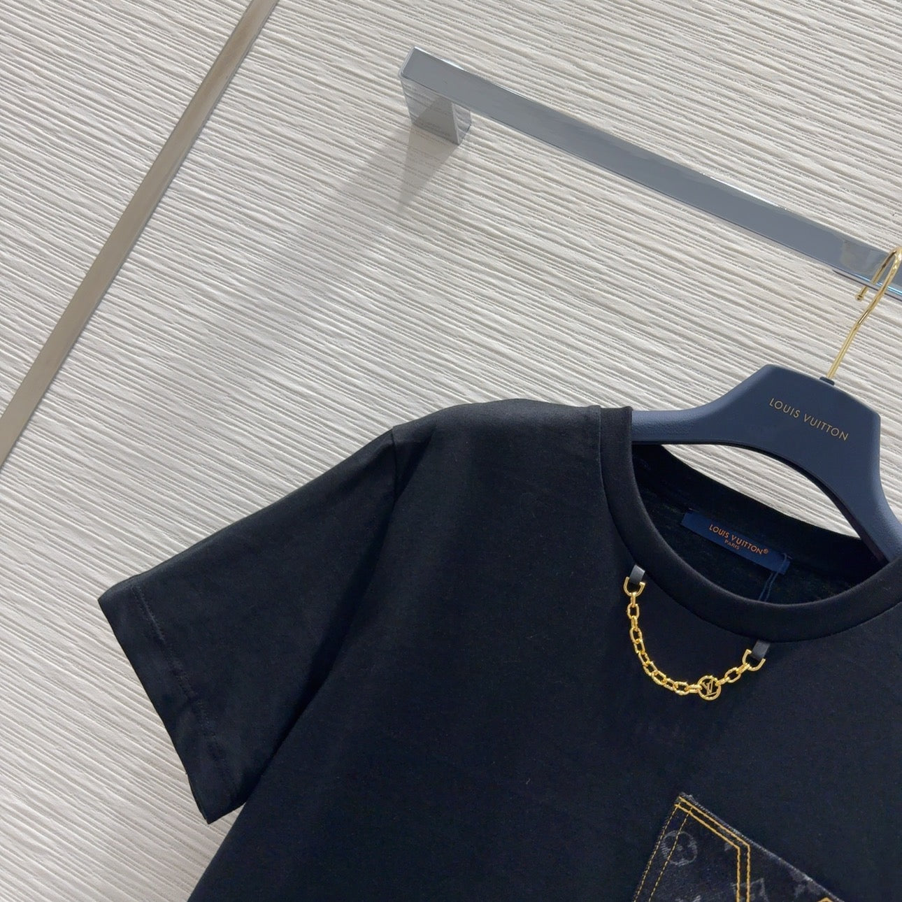 LV T-SHIRT BLACK 290187