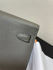 KELLY CLASSIQUE TO GO WALLET EPSOM 20 IN GREY WITH GOLD HARDWARE
