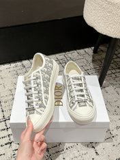 CD WALK'N SNEAKER IN GRAY EMBROIDERED COTTON
