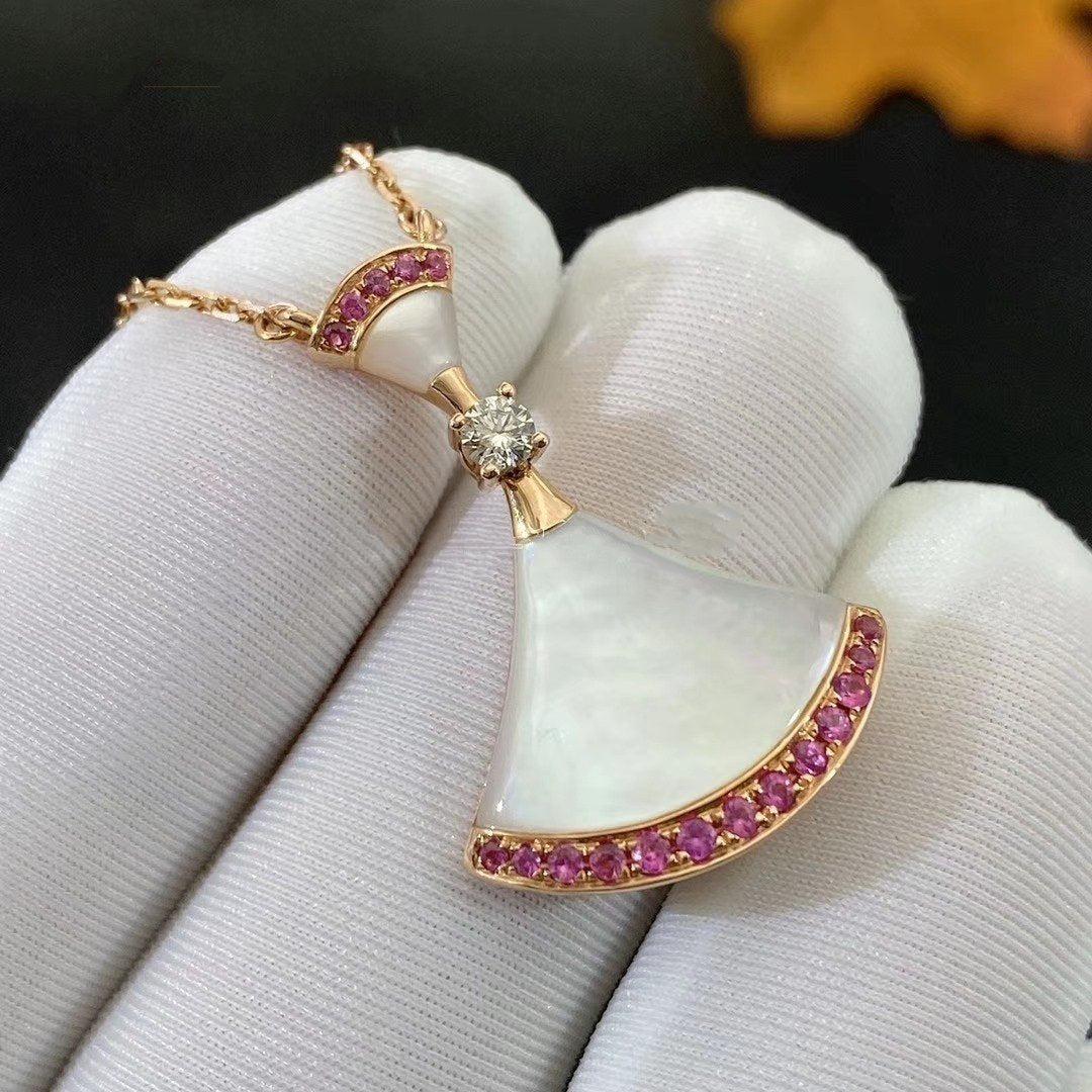 bulgari-divas-dream-necklace-rose-gold-mother-of-pearl-and-pink-sapphires-ref-357220-coral-6_11a77453-64bf-441e-b941-7ccdc78d8c09.jpg