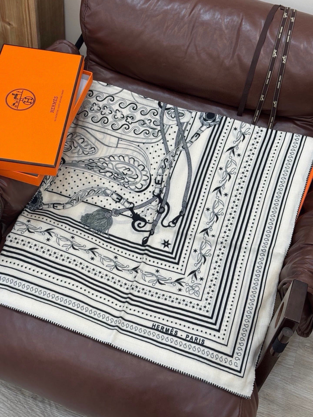 HERMES 26S PRINTED SQUARE SCARF 140 IN CASHMERE AND SILK 307278
