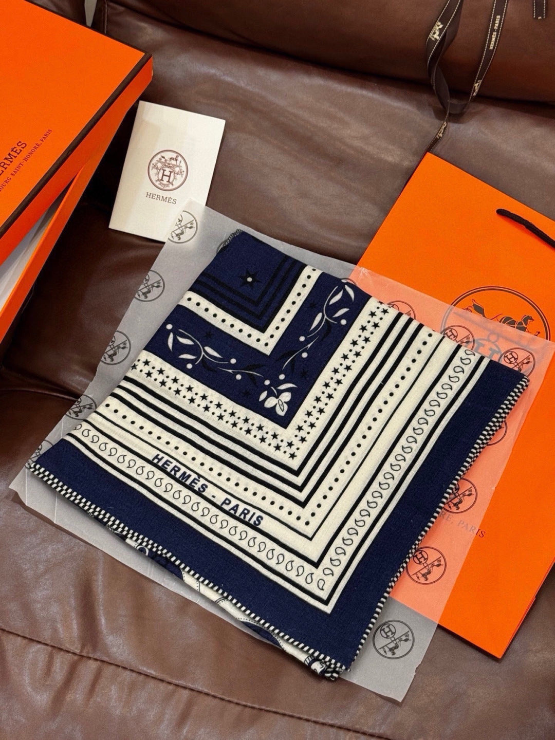HERMES 26S PRINTED SQUARE SCARF 140 IN CASHMERE AND SILK 307280