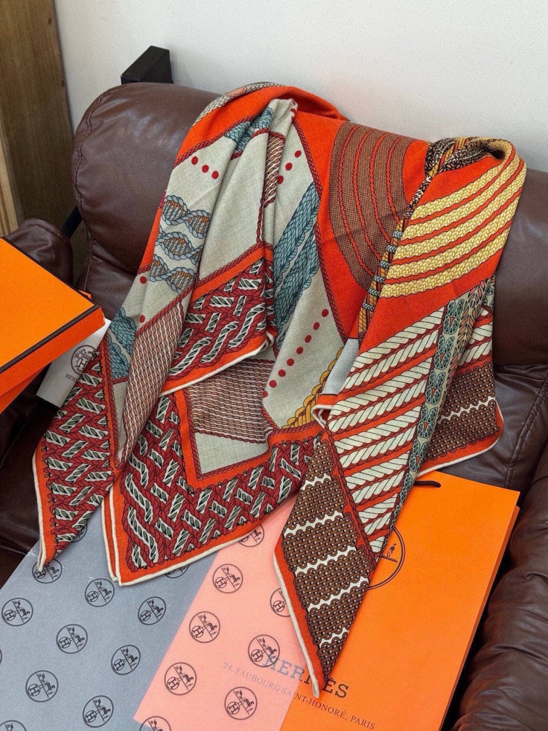 HERMES 26S PRINTED SQUARE SCARF 140 IN CASHMERE AND SILK 309321