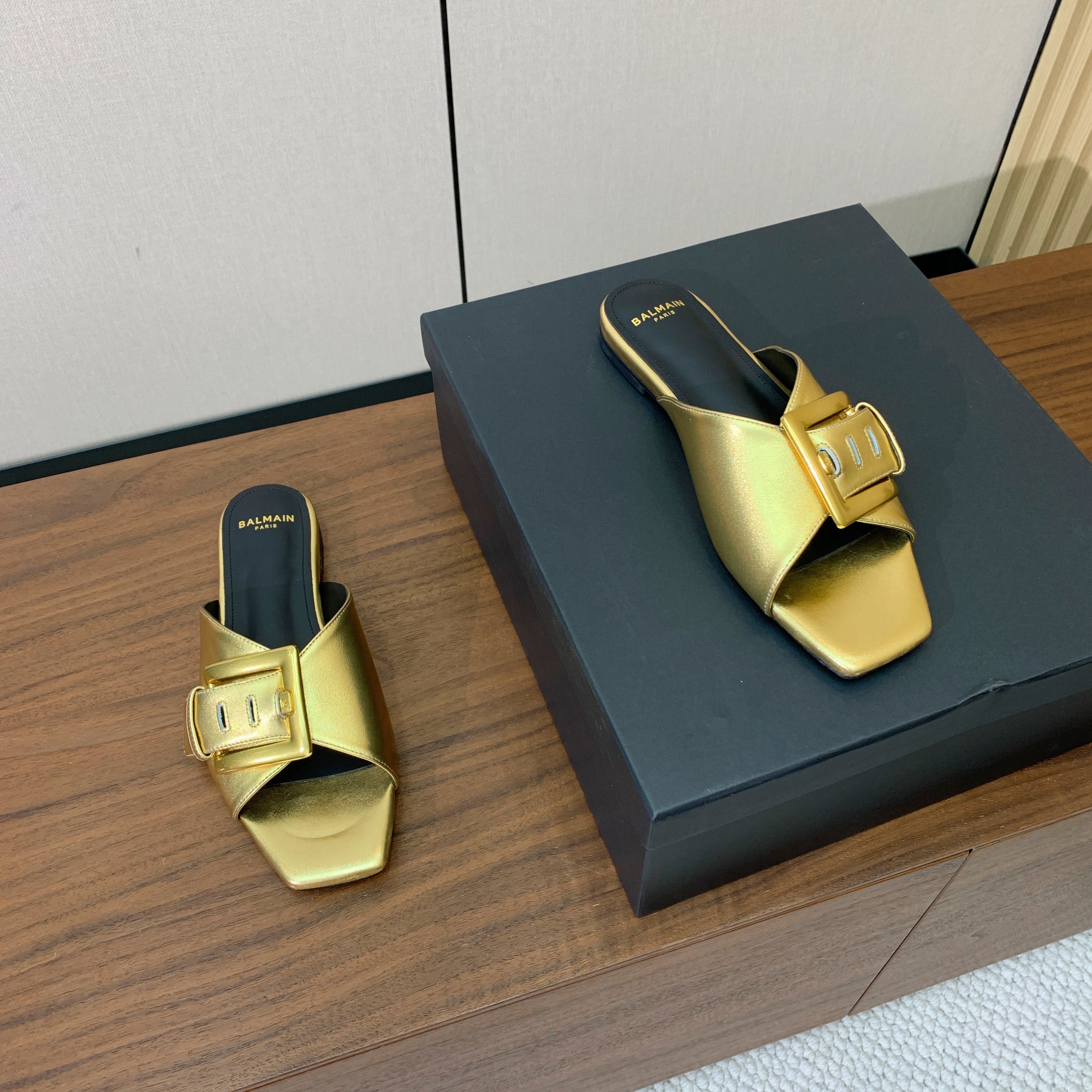 BALMAIN 26S B-BELT FLAT SANDALS IN METALLIC GOLD CALFSKIN