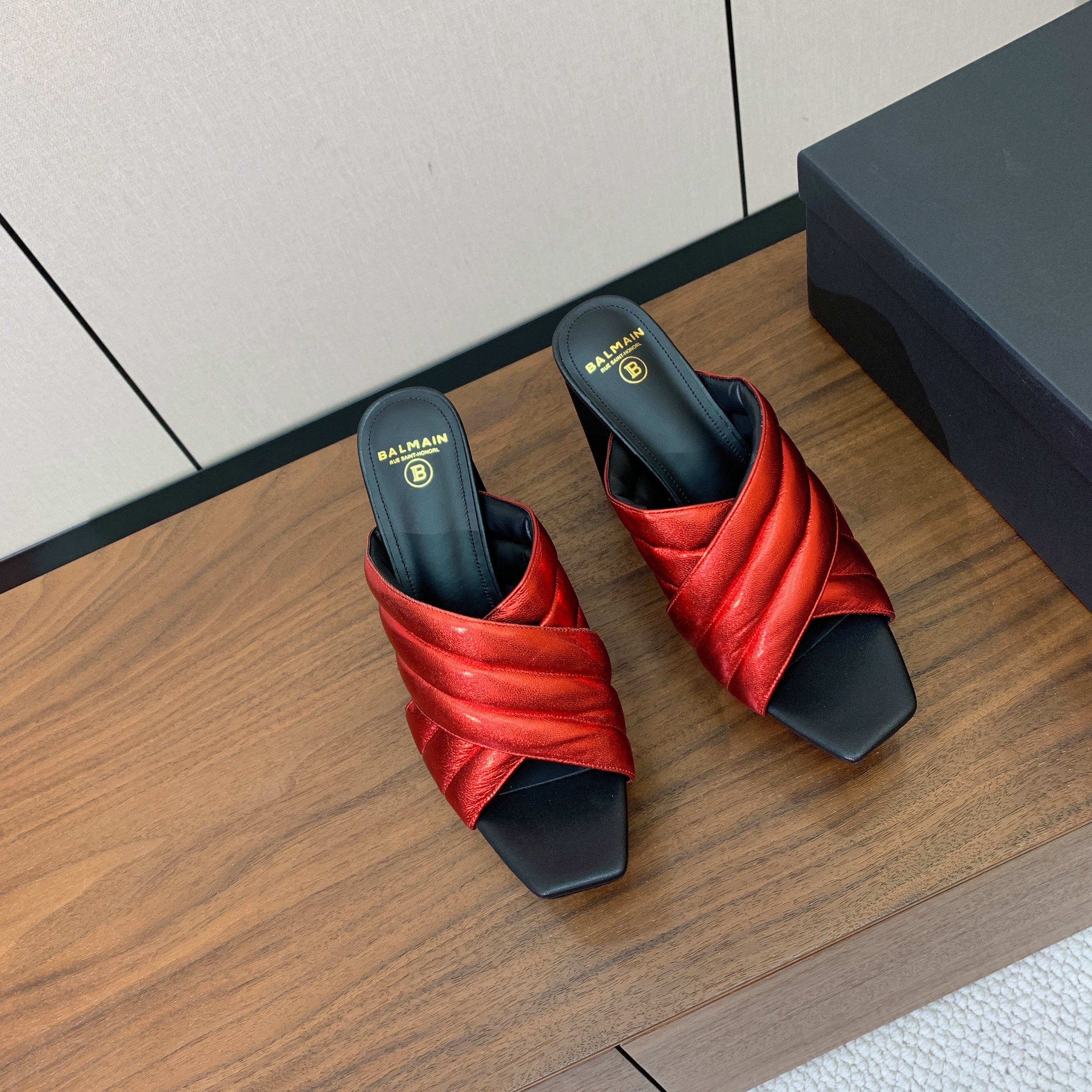 BALMAIN 26S QUILTED PLATFORM MULES 105 MM IN METALLIC RED CALFSKIN
