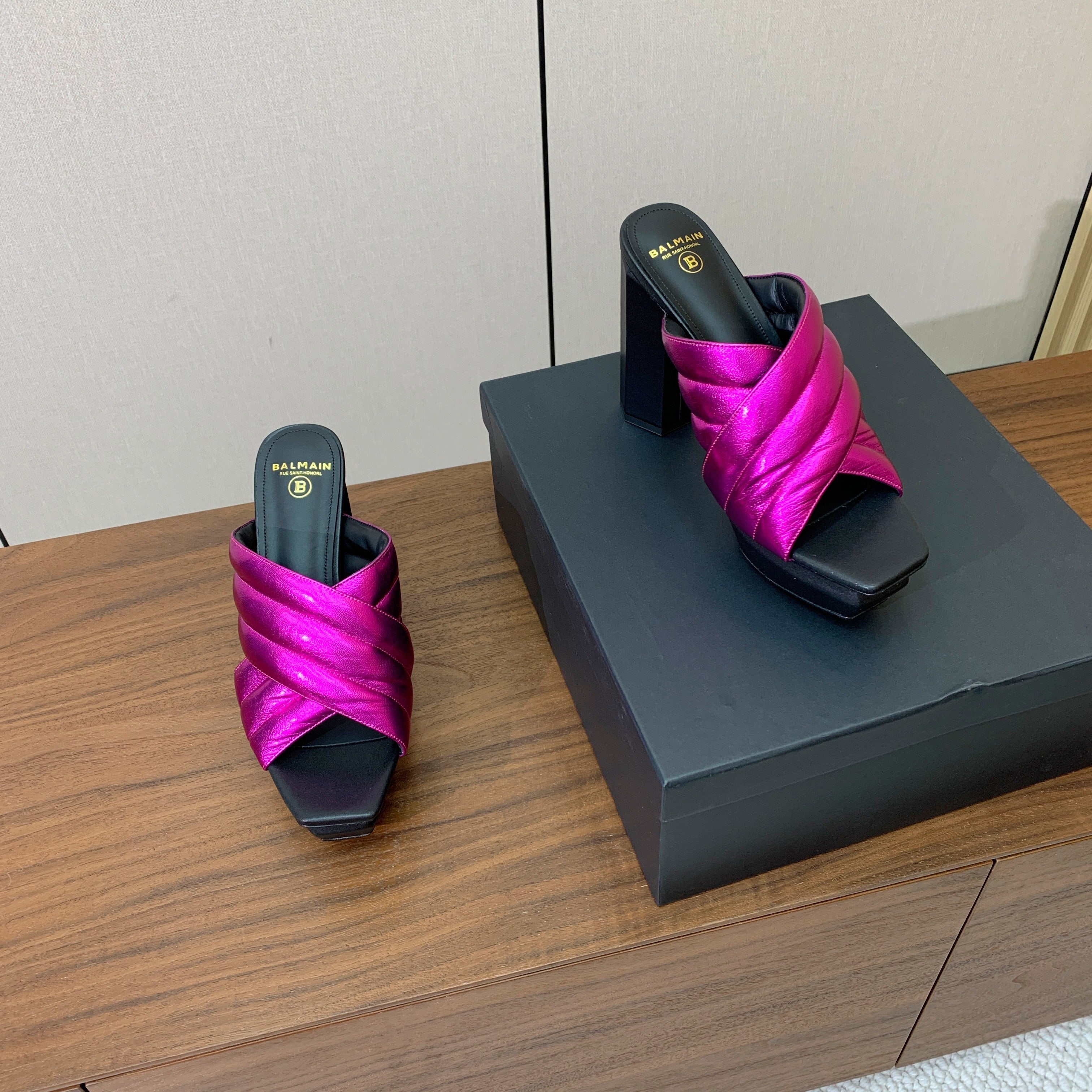 BALMAIN 26S QUILTED PLATFORM MULES 105 MM IN METALLIC PINK CALFSKIN