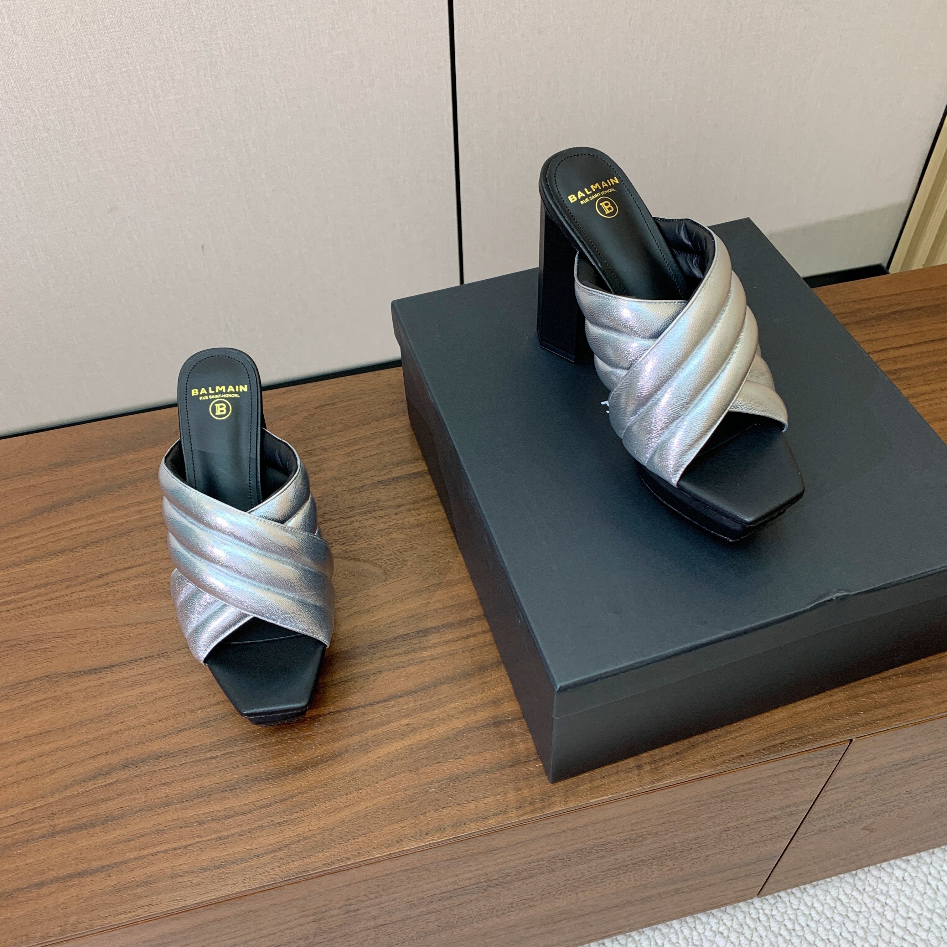 BALMAIN 26S QUILTED PLATFORM MULES 105 MM IN SILVER CALFSKIN