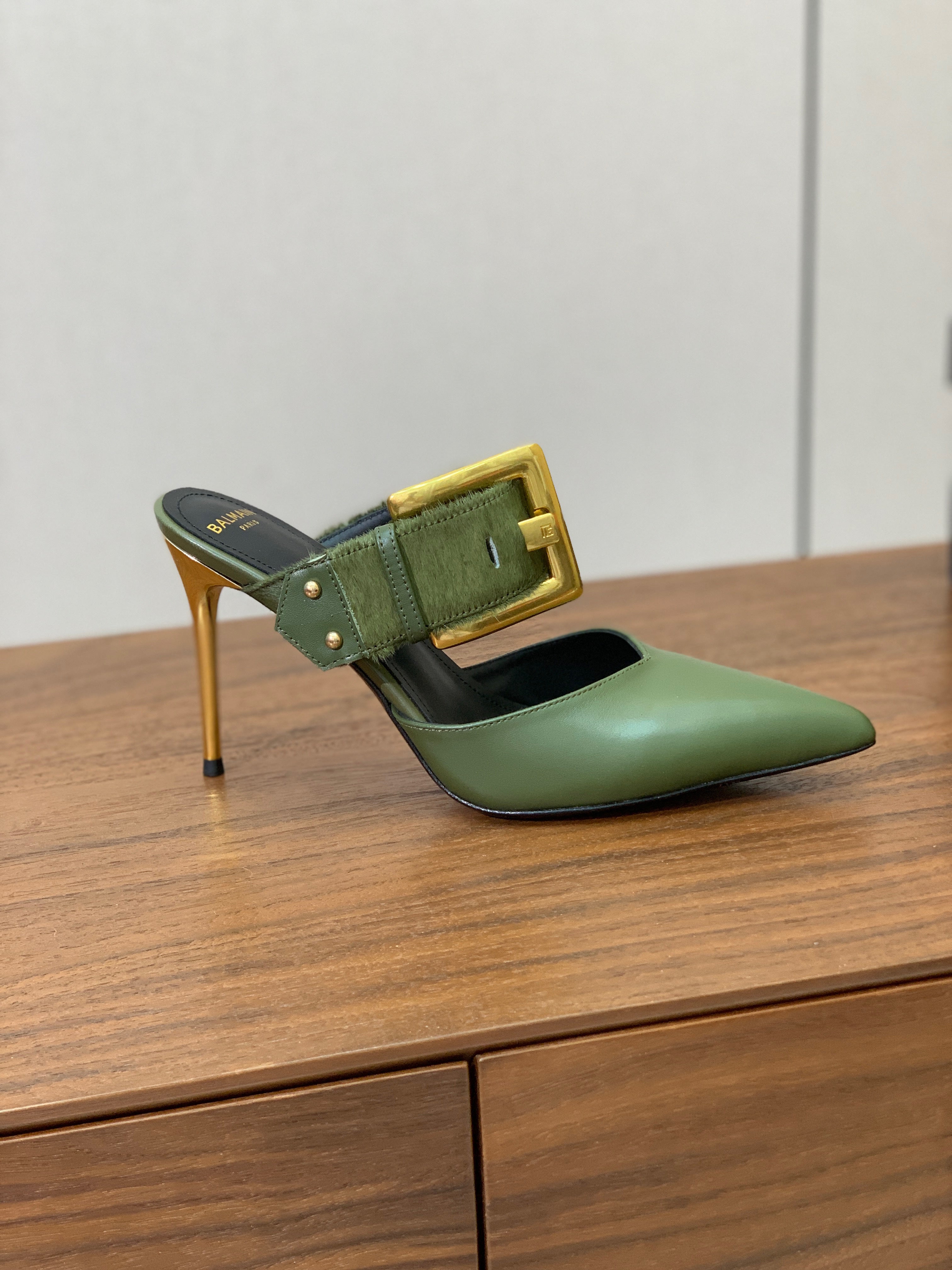 BALMAIN 26S HIGH-HEELED MULES 95 MM IN OLIVE GREEN CALFSKIN AND PONY HAIR