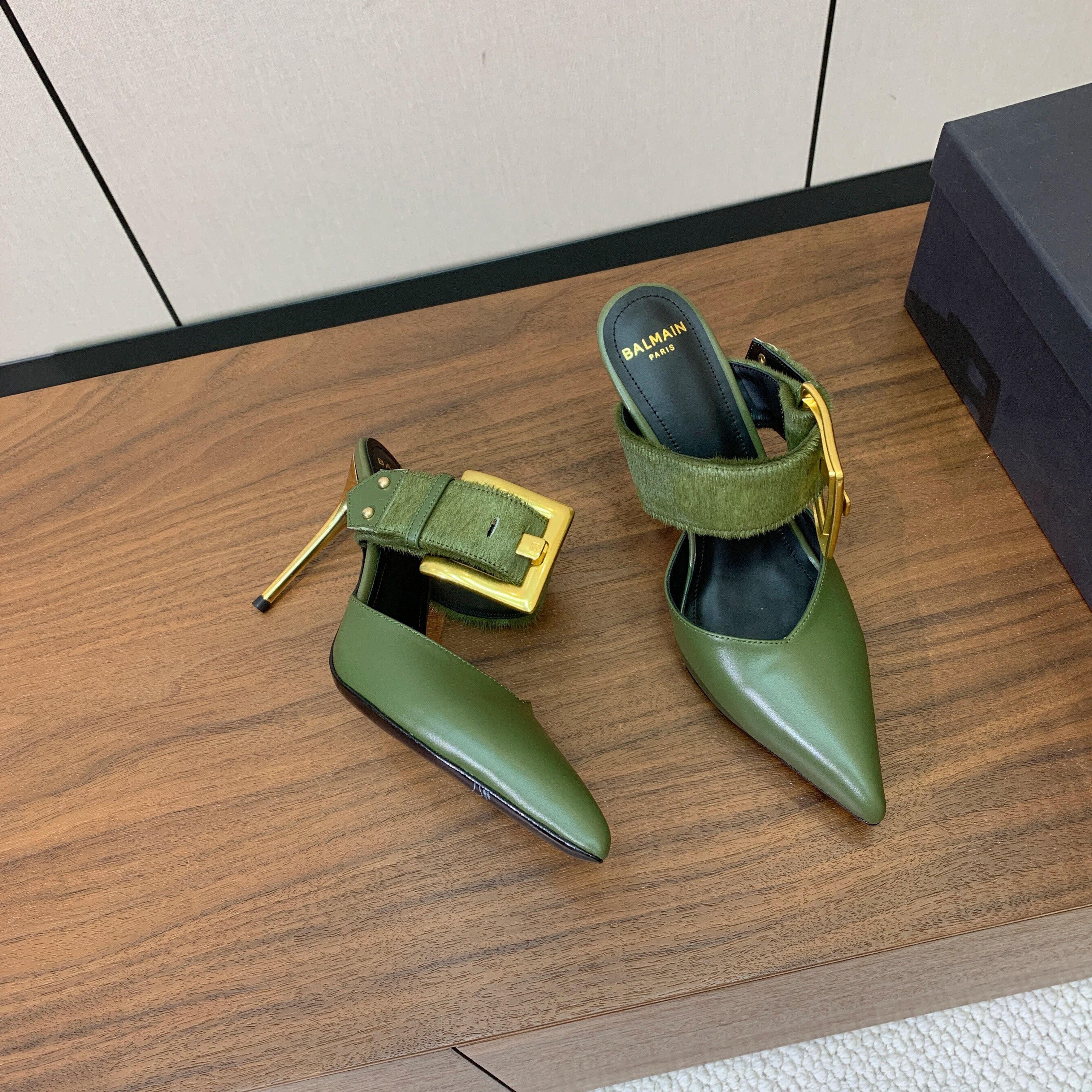 BALMAIN 26S HIGH-HEELED MULES 95 MM IN OLIVE GREEN CALFSKIN AND PONY HAIR
