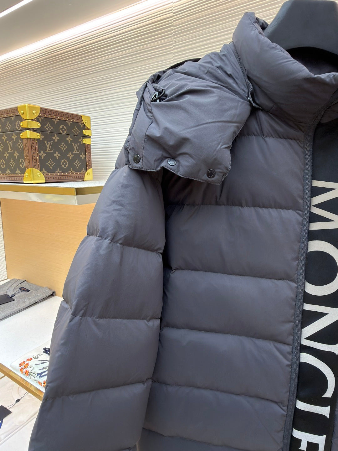 MONCLER 25S DOWN JACKET WITH DETACHABLE HOOD 250