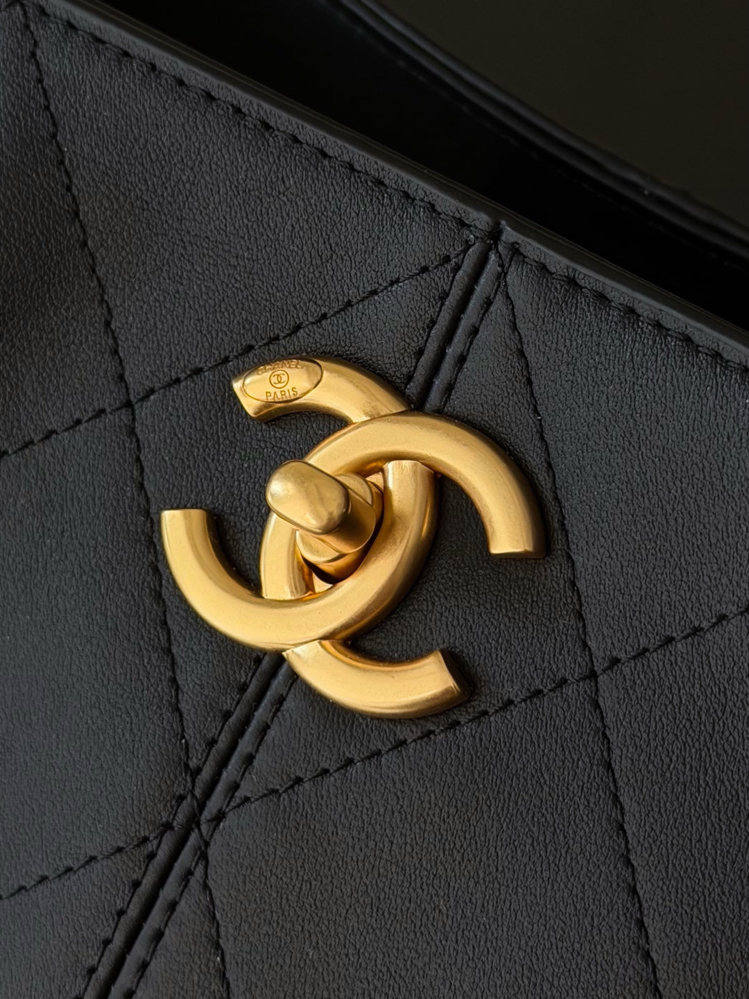 CHANEL 25S HOBO BAG 36 IN BLACK LAMBSKIN WITH GOLD HARDWARE