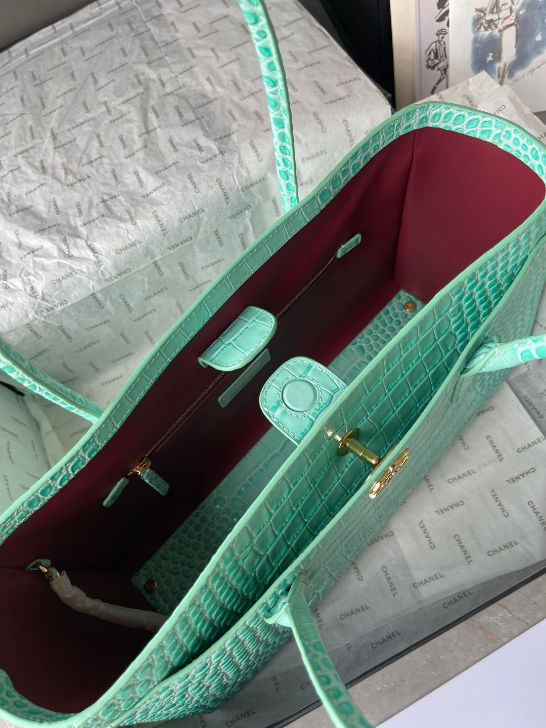 CHANEL 26S CERF TOTE BAG 39 IN MINT GREEN CALFSKIN CROCODILE EMBOSSED GOLD HARDWARE
