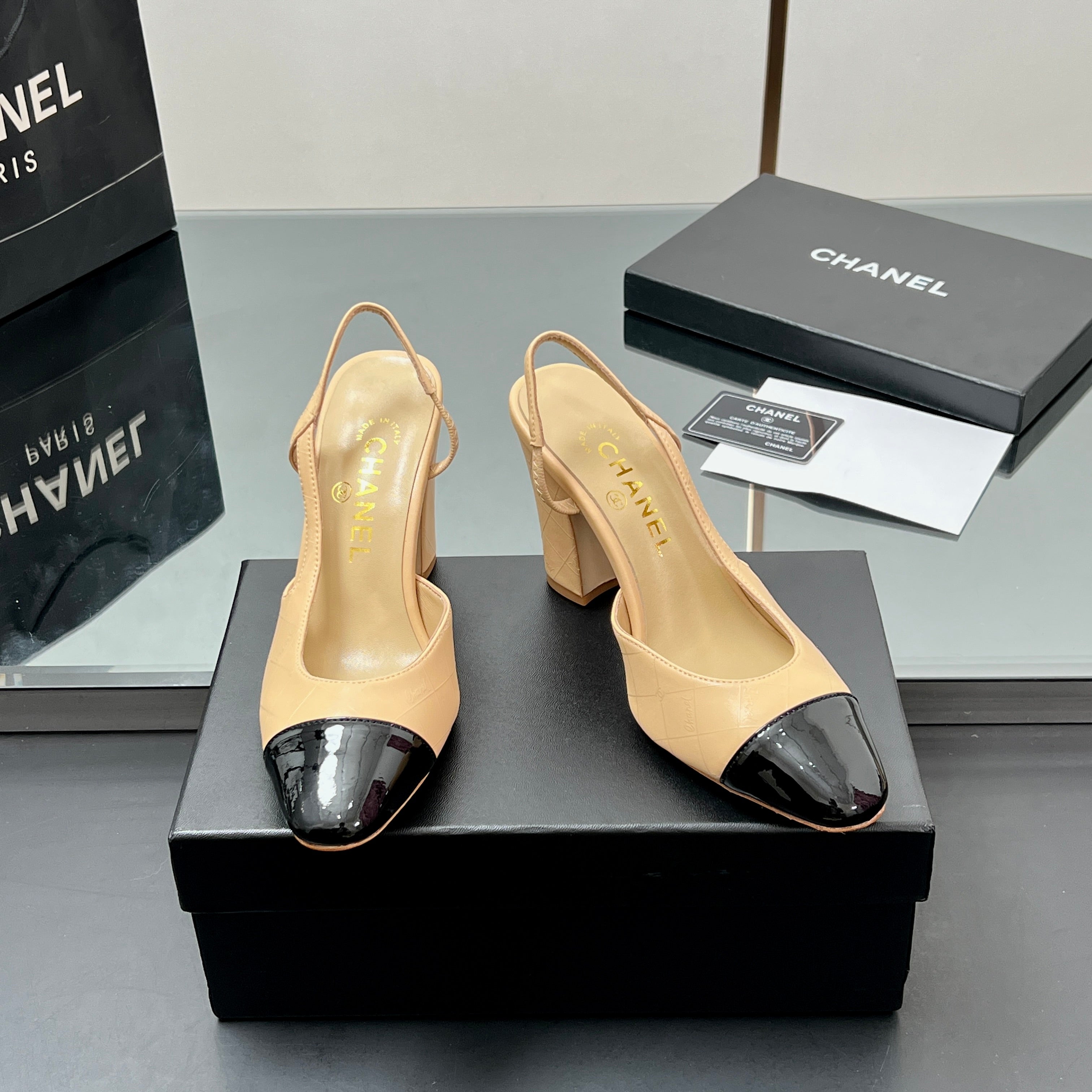 CC SLINGBACK 25S 90 MM IN BEIGE LAMBSKIN AND BLACK GLOSSY LEATHER WITH CHECK PATTERN