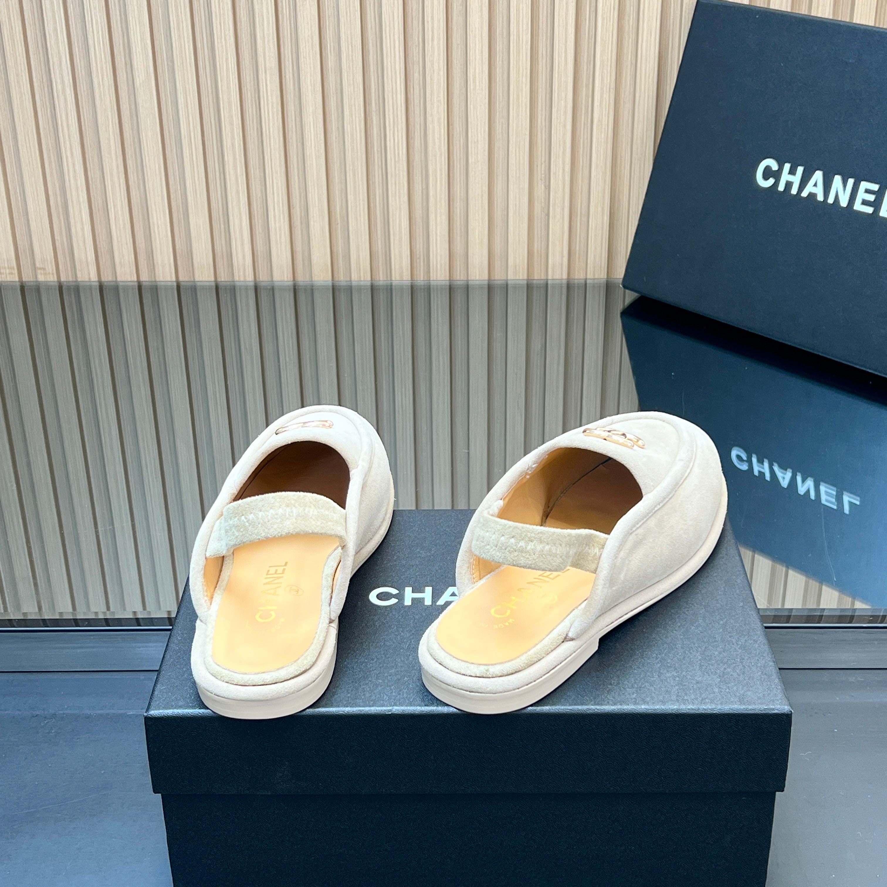 CHANEL 25S BACK STRAP MULE 15MM IN IVORY SUEDE GOLD HARDWARE