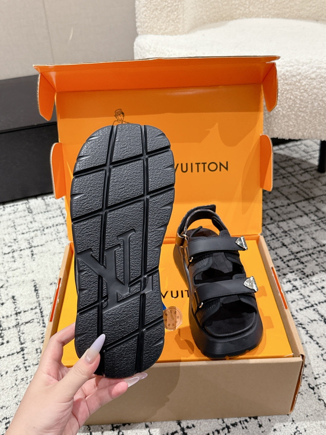 LV WEDGE SANDALS 25S 55 MM IN BLACK CALFSKIN
