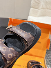 LV WEDGE SANDALS 25S 55 MM IN BROWN AND BLACK CALFSKIN WITH LOGO PATTERN
