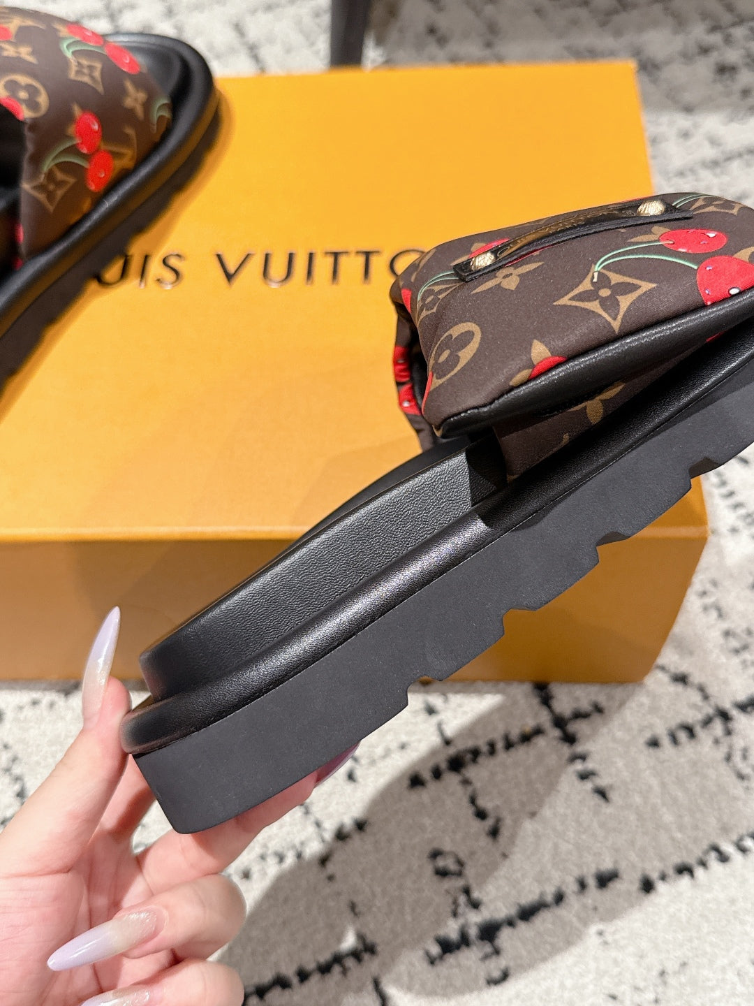 LV MIAMI-STYLE SANDALS 25S IN BROWN FABRIC AND BLACK CALFSKIN