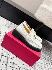 VLTN LOAFER 25S IN CREAM WHITE CALFSKIN WITH GOLD HARDWARE