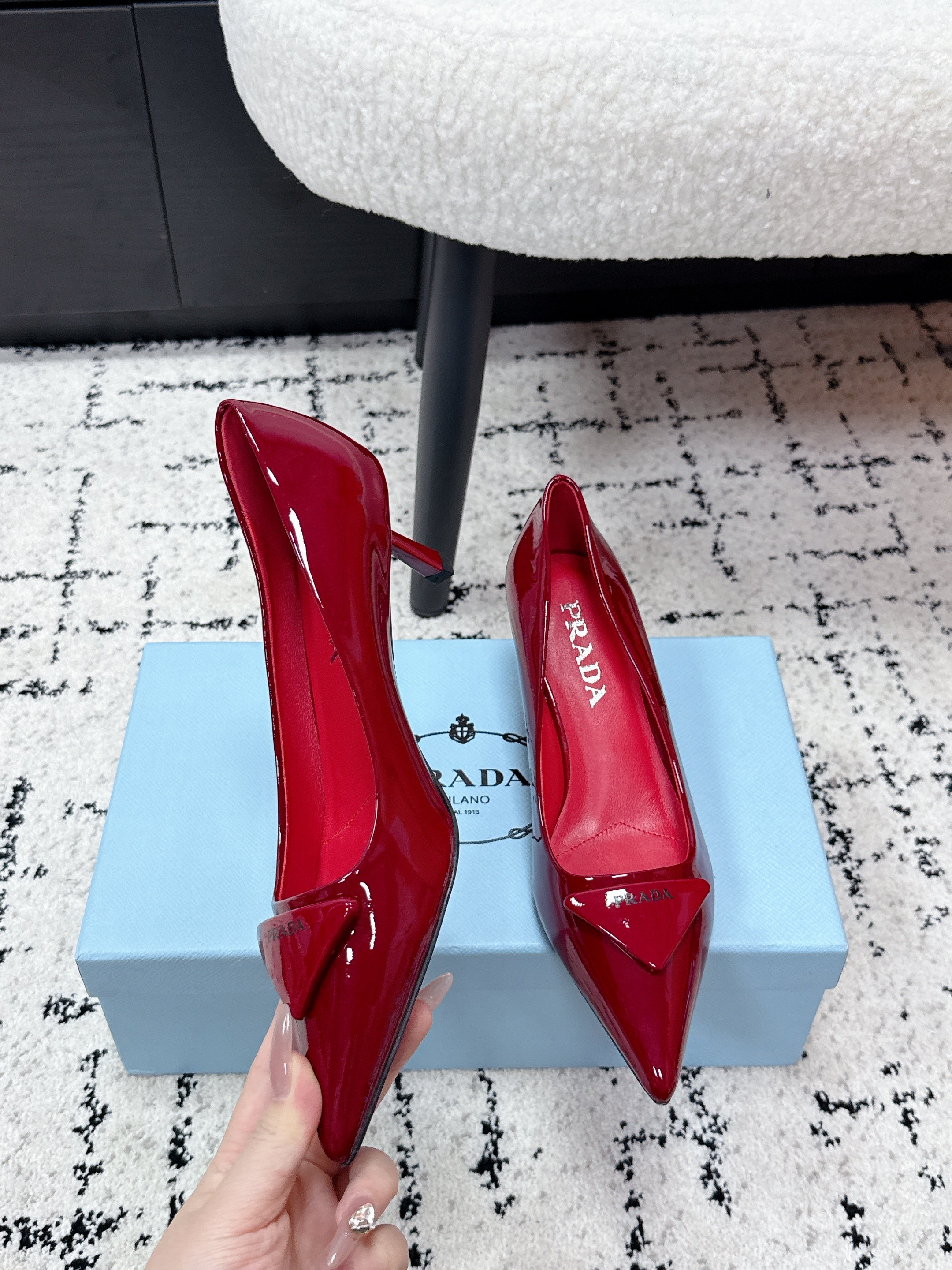 PRADA 26S POINTED-TOE HIGH HEELS 60MM IN DARK RED PATENT CALFSKIN WITH LOGO