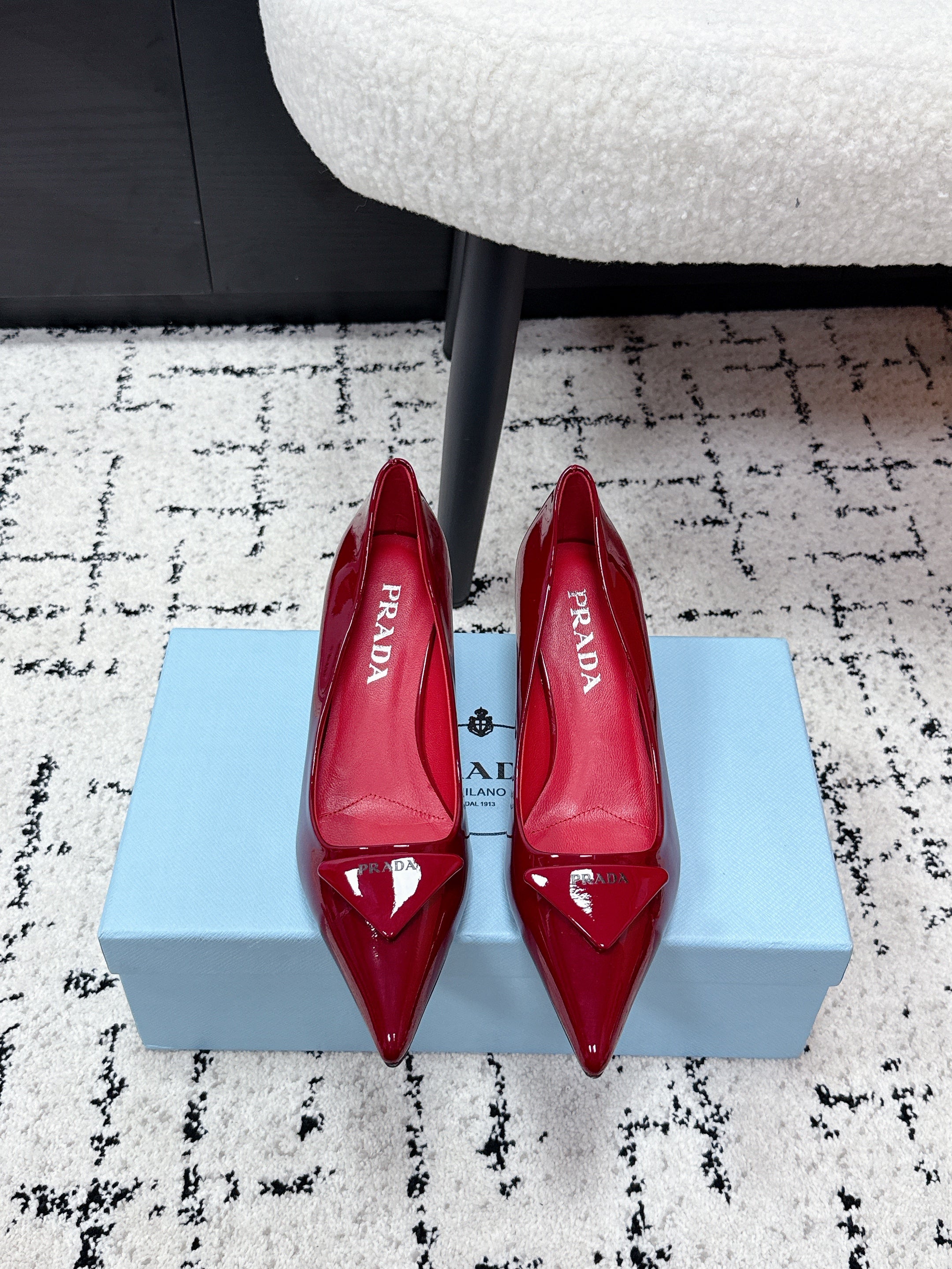 PRADA 26S POINTED-TOE HIGH HEELS 60MM IN DARK RED PATENT CALFSKIN WITH LOGO